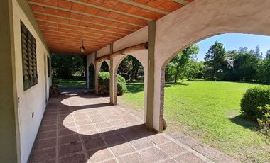 312 e/ 50 y 52 - CASA QUINTA CON PILETA (Barrio el Rodeo)