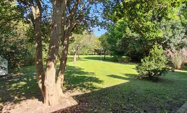 312 e/ 50 y 52 - CASA QUINTA CON PILETA (Barrio el Rodeo)