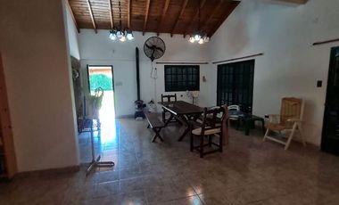 312 e/ 50 y 52 - CASA QUINTA CON PILETA (Barrio el Rodeo)