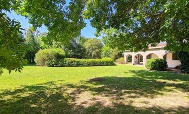 312 e/ 50 y 52 - CASA QUINTA CON PILETA (Barrio el Rodeo)