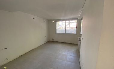 Departamento tipo duplex en venta de 2 dormitorios en quinta sección