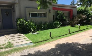 Casa en venta de 2 dormitorios c/ cochera en San Miguel