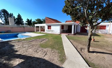 IMPORTANTE CASA DE 240M2 CUBIERTOS