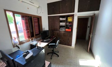 IMPORTANTE CASA DE 240M2 CUBIERTOS