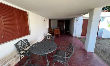 IMPORTANTE CASA DE 240M2 CUBIERTOS