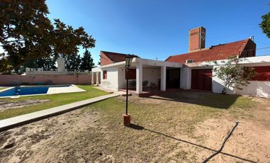 IMPORTANTE CASA DE 240M2 CUBIERTOS