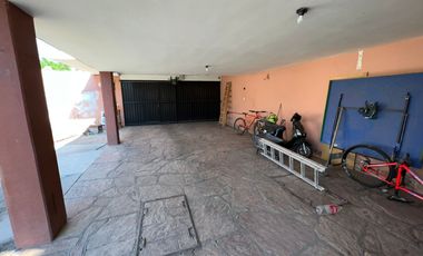 IMPORTANTE CASA DE 240M2 CUBIERTOS