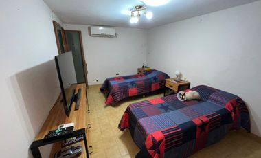 IMPORTANTE CASA DE 240M2 CUBIERTOS