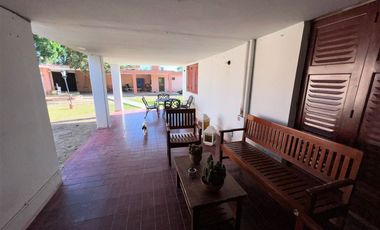 IMPORTANTE CASA DE 240M2 CUBIERTOS