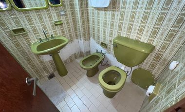 IMPORTANTE CASA DE 240M2 CUBIERTOS