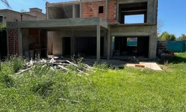 Casa en venta de 4 dormitorios c/ cochera en San Miguel