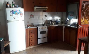 Casa De 2 Plantas + Departamento  En Los Polvorines