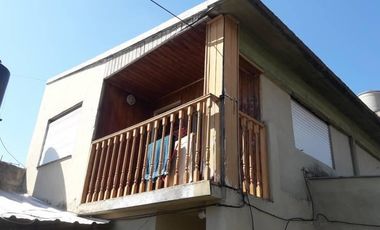 Casa De 2 Plantas + Departamento  En Los Polvorines