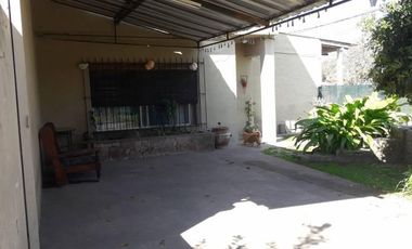 Casa De 2 Plantas + Departamento  En Los Polvorines