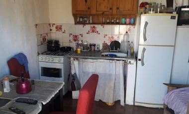 Casa De 2 Plantas + Departamento  En Los Polvorines