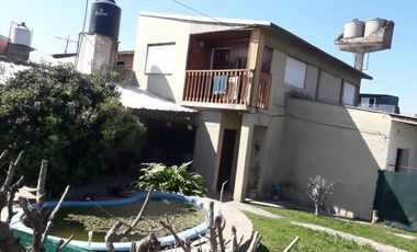 Casa De 2 Plantas + Departamento  En Los Polvorines