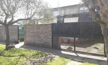 Casa De 2 Plantas + Departamento  En Los Polvorines