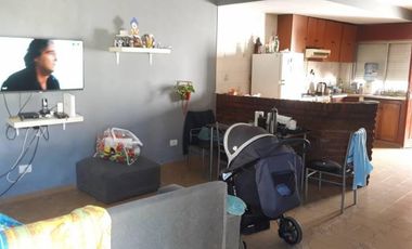 Casa De 2 Plantas + Departamento  En Los Polvorines