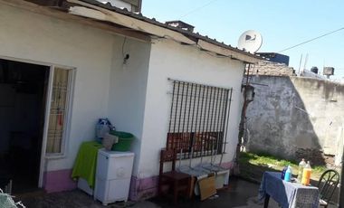 Casa De 2 Plantas + Departamento  En Los Polvorines