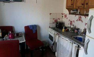 Casa De 2 Plantas + Departamento  En Los Polvorines