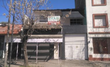 CASA CON 2 DEPTOS, LOCAL DE NEGOCIO Y GALPON AL FONDO EN VILLA SOLDATI