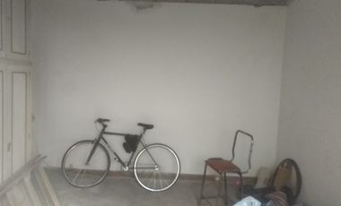 CASA CON 2 DEPTOS, LOCAL DE NEGOCIO Y GALPON AL FONDO EN VILLA SOLDATI