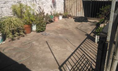CASA CON 2 DEPTOS, LOCAL DE NEGOCIO Y GALPON AL FONDO EN VILLA SOLDATI
