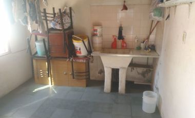 CASA CON 2 DEPTOS, LOCAL DE NEGOCIO Y GALPON AL FONDO EN VILLA SOLDATI