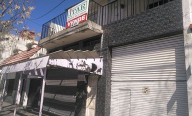 CASA CON 2 DEPTOS, LOCAL DE NEGOCIO Y GALPON AL FONDO EN VILLA SOLDATI