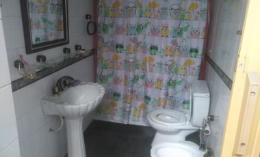 CASA CON 2 DEPTOS, LOCAL DE NEGOCIO Y GALPON AL FONDO EN VILLA SOLDATI