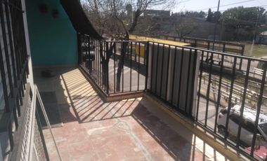 CASA CON 2 DEPTOS, LOCAL DE NEGOCIO Y GALPON AL FONDO EN VILLA SOLDATI