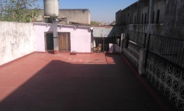 CASA CON 2 DEPTOS, LOCAL DE NEGOCIO Y GALPON AL FONDO EN VILLA SOLDATI