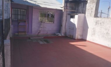 CASA CON 2 DEPTOS, LOCAL DE NEGOCIO Y GALPON AL FONDO EN VILLA SOLDATI