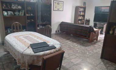 Chalet en venta de 4 dormitorios c/ cochera en Haedo