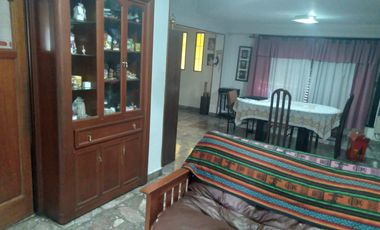 Chalet en venta de 4 dormitorios c/ cochera en Haedo
