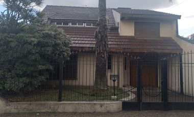 Chalet en venta de 4 dormitorios c/ cochera en Haedo