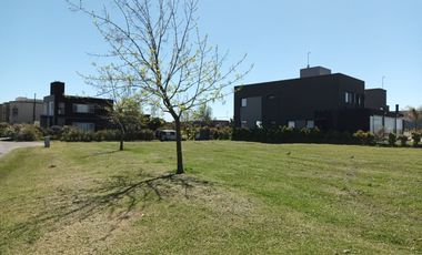 Venta Canning - San Vicente Lote en esquina de 997 M2 Santa Rita Club de Campo