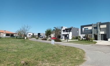 Venta Canning - San Vicente Lote en esquina de 997 M2 Santa Rita Club de Campo
