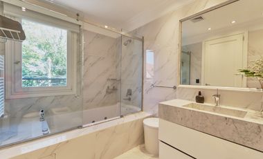 Excelente Casa en Venta en Acassuso