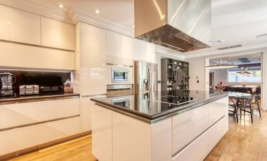 Excelente Casa en Venta en Acassuso