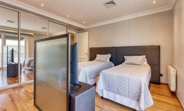 Excelente Casa en Venta en Acassuso