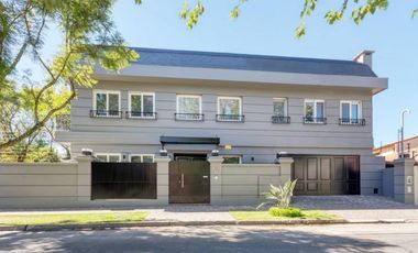 Excelente Casa en Venta en Acassuso