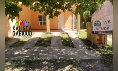 Casa en venta de 2 dormitorios c/ cochera en Villa Elisa