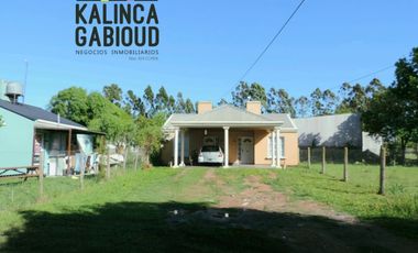 Casa en venta de 2 dormitorios c/ cochera en Villa Elisa