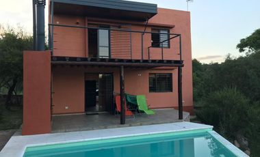AT108. CUESTA BLANCA. HERMOSA CASA CON PILETA Y GRAN VISTA (2 PAX)