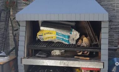 Venta Monte Grande Dúplex de 2 dormitorios c/ cochera y patio.