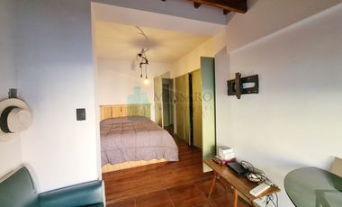 Casa ex municipal, 5 ambientes con patio, jardin, garage y terraza, Liniers.