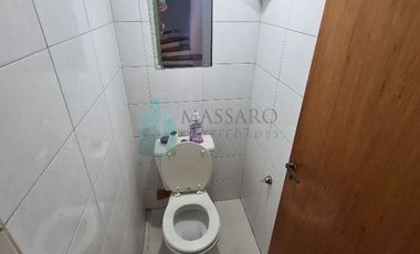 Casa ex municipal, 5 ambientes con patio, jardin, garage y terraza, Liniers.