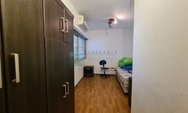 Casa ex municipal, 5 ambientes con patio, jardin, garage y terraza, Liniers.