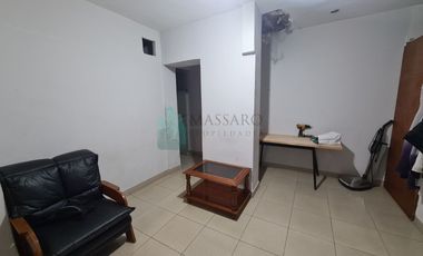 Casa ex municipal, 5 ambientes con patio, jardin, garage y terraza, Liniers.